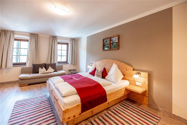 Kodahof Blick ins Doppelzimmer (rot)