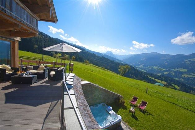 Maierl Chalet im Sommer