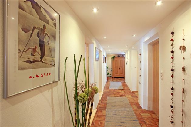 Migglwieshof, Gang und Zugang zur Garderobe