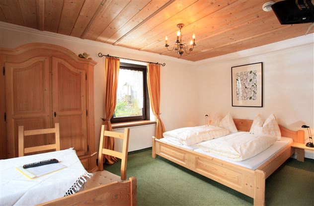 Pension-Alpenblick-Bullinga-Emma-Reithergasse-Kirc