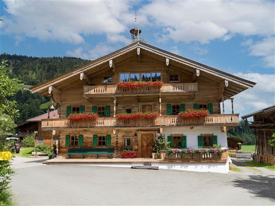 Peternhof_Klausen_9_Kirchberg_07_2022_Haus_aussen