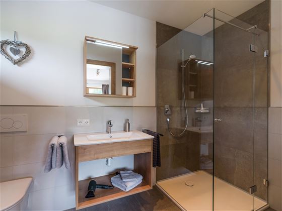 Reh4_Appartement_Ried_46a_Westendorf_Badezimmer