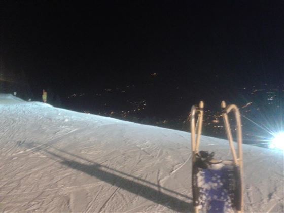 Rodelspass bei Flutlicht