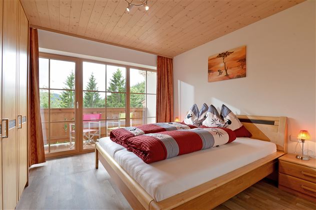 Schlafzimmer 1