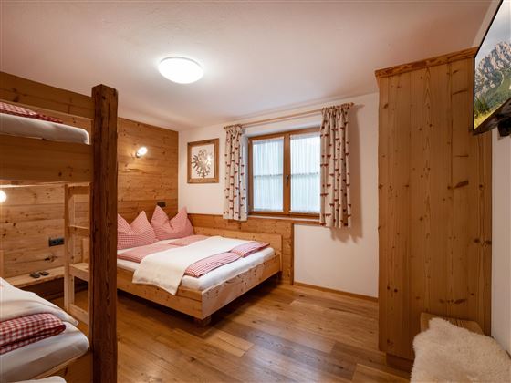 Schlafzimmer 2