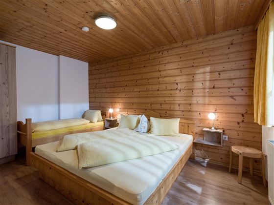 Schlafzimmer 2