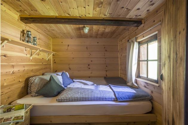Schlafzimmer 1