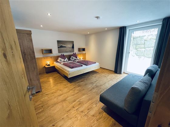 Schlafzimmer 1