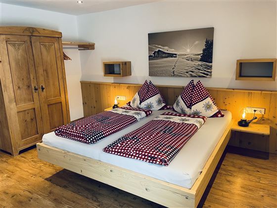Schlafzimmer 1