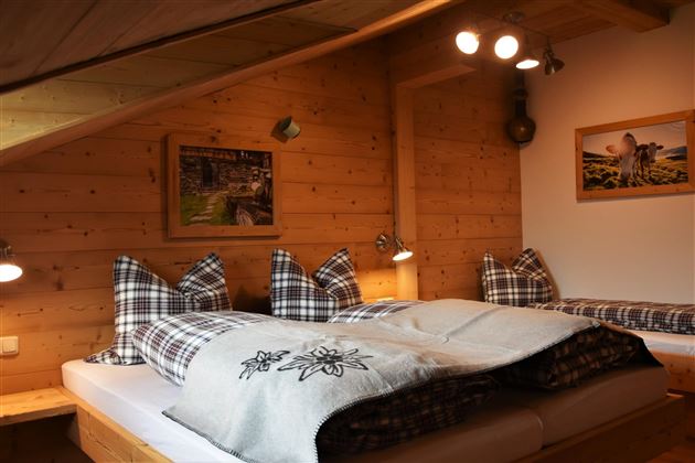 Schlafzimmer Almrausch