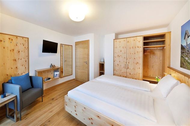 Schlafzimmer Dorfblick II