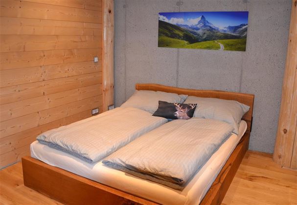 Schlafzimmer mit Doppelbett