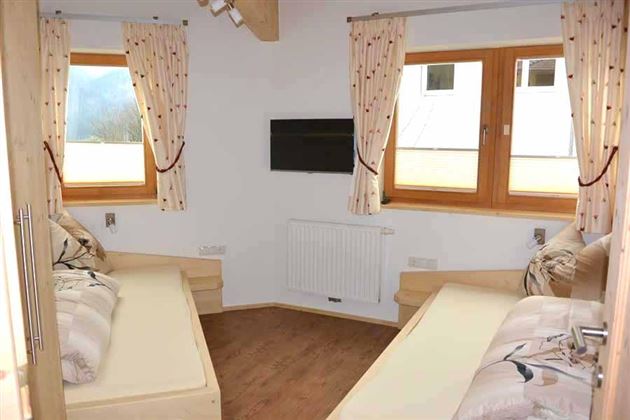 Schlafzimmer mit getrennten Betten