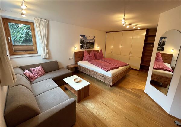 Schlafzimmer Tiefparterre