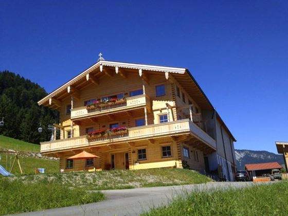 Sommer, mit kl. Spielplatz und Trampolin