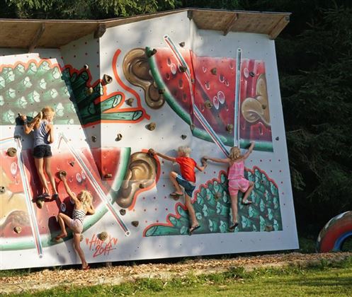 Spielplatz Kletterwand
