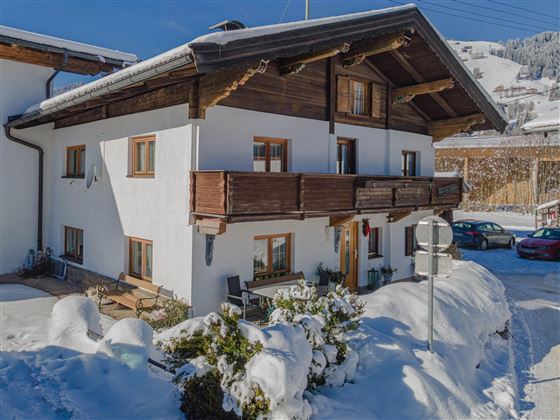 Stammhaus Gamper Seitenansicht Winter