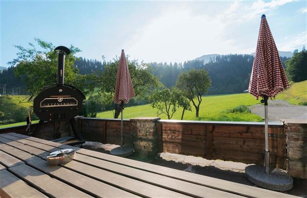 Terrasse mit Grill kleiner - Getznerhof