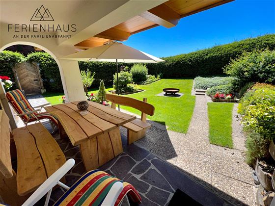 Terrasse und eigener Garten der Gartenwohnung