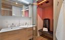 Badezimmer m. Infrarotkabine und Dampfdusche