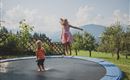 Das Trampolin ist magisch anziehend.