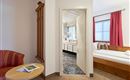 Dreibettzimmer 2. Zimmer und Bad
