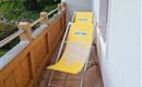 Liegestühle auf dem Balkon