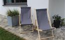 Liegestühle auf der Terrasse
