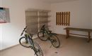 habitaciones cerradas y cálidas y secas para calzado, esquí y bicicleta,