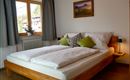 Schlafzimmer Familienwohnung Gaisberg im Haus Thus