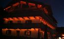 Schnapperhof bei Nacht