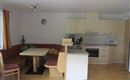 zicht op keuken en eettafel kopie