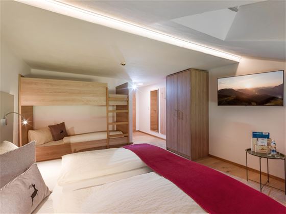 Vierbettzimmer Neuwertig mit TV