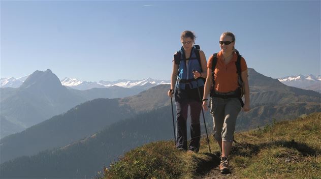 wanderinnen-am-gaisbergjoch-in-kirchberg©niederstr