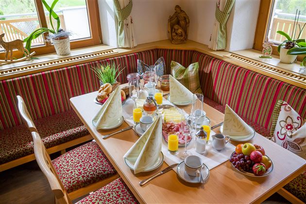 Wanishof Thiersee Frühstückstisch