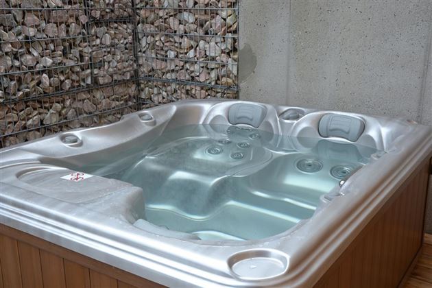 Whirlpool, outdoor/überdacht