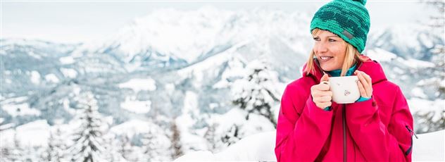 winter-kitzbueheler-alpen-gemuetlich-im-schnee-mit