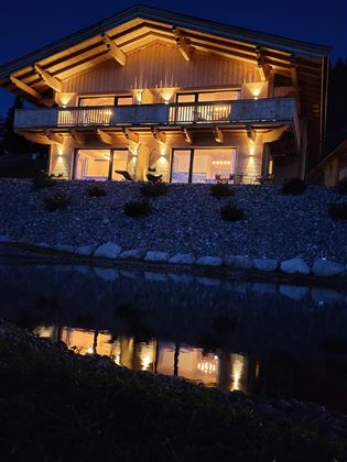 Winterabend(c)Alpenchalets Oberlaiming_Foto B.Fais