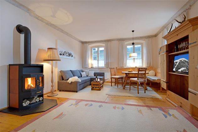 Wohnzimmer mit Fernseher