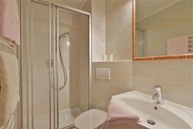 Zimmer 1 Badezimmer