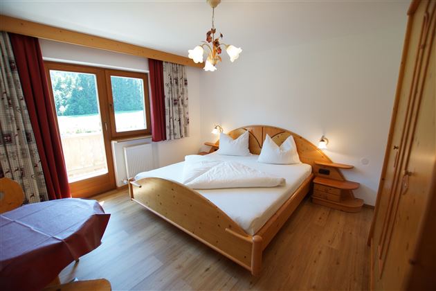 Zimmer 1 des Ellmauer Tor Appartements.