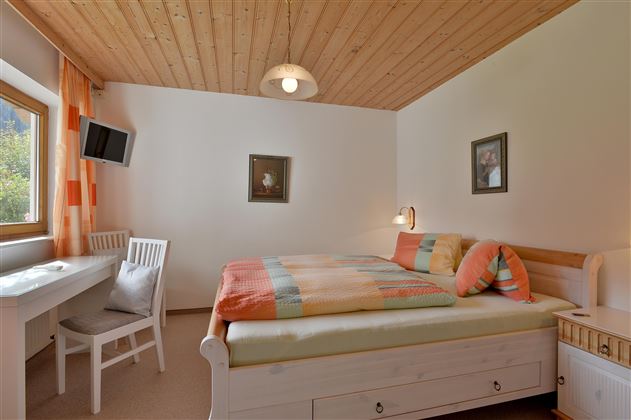 Zimmer-und-Appartement-Mc_Closkey-Helene-Going-Dor
